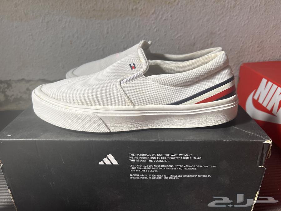 جزمه TOMMY HILFIGER اصلي مقاس 40 للجنسين مستعمل لكن نظيف64610542954754110