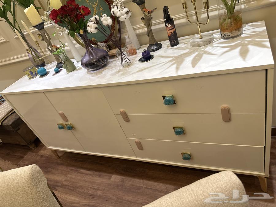 بوفيه طاولة طعام خشب ابيض من هابيتات المنزل - حديد نضيف جدا64615509784449110