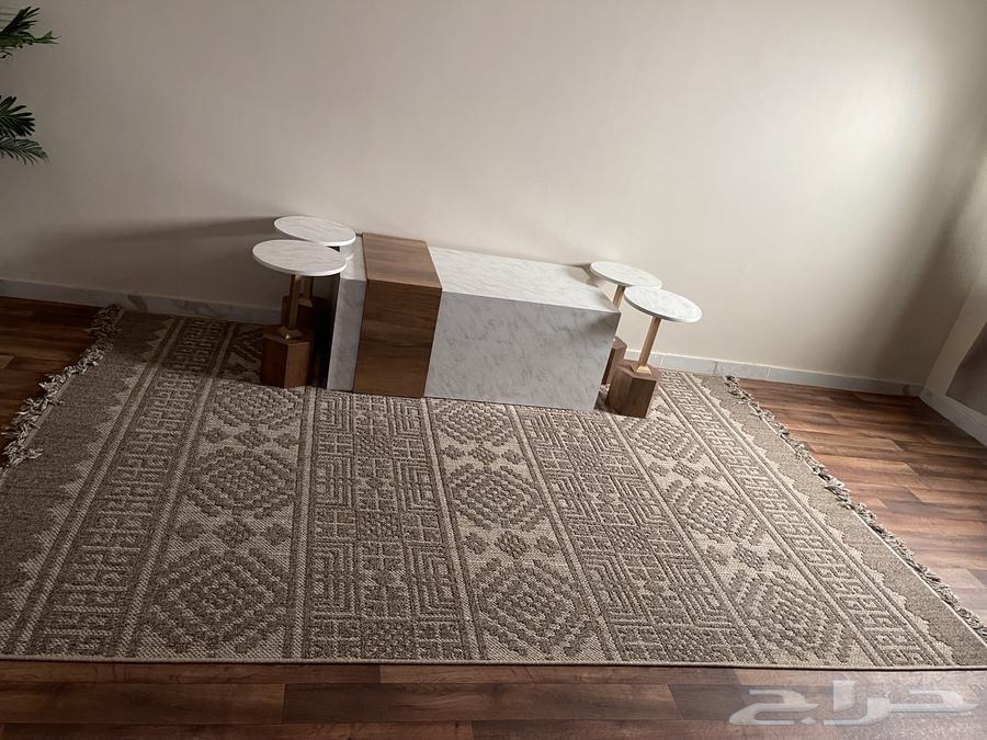 طاوله وفرش للبيع وطاوله ارضيه64610219536899111