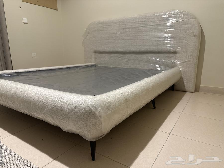 Bed and Sofa64614991626882111