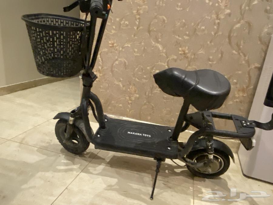 سكوتر كهربائي للبيع زين ما تم معي شهر شغال بس مشكلته الكرسي64611179590402110