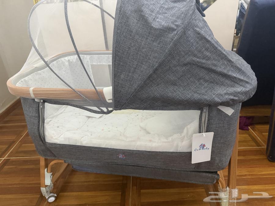 سرير اطفال يفتح على جهه الام شبه جديد64606204356098110