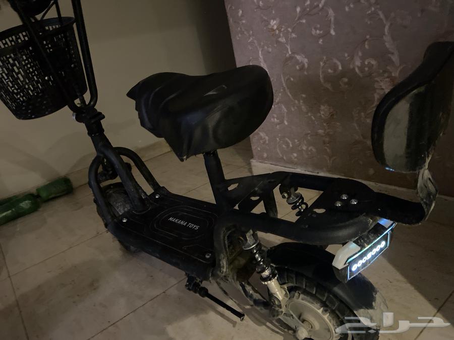 سكوتر كهربائي للبيع زين ما تم معي شهر شغال بس مشكلته الكرسي64611179590402112