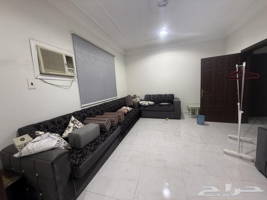 كنب و باطرمه و طاولات و جزامة و مكتب و سرر و دولاب64614584061185112