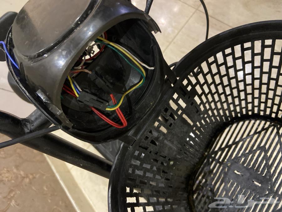 سكوتر كهربائي للبيع زين ما تم معي شهر شغال بس مشكلته الكرسي64611179590402111