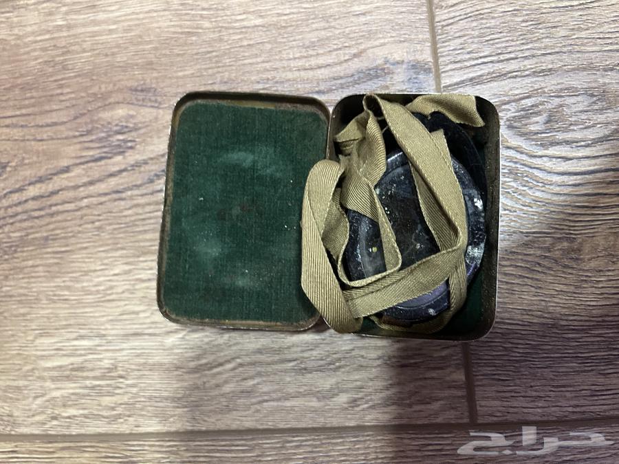 نظارات من الحرب العالميه لحمايه العين قديمه جدا جدا نوادر64608783627138111