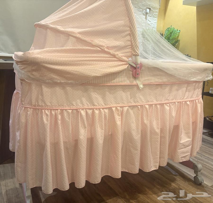 سرير اطفال شبه جديد64606635724546110