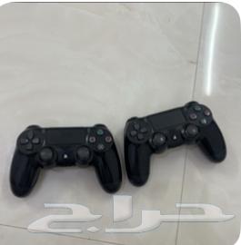 يدين سوني 4 بحالة جيدة نوعا  ماء واحده جيدة جدا والأخرى جيدة64612570330371110