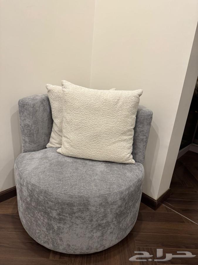 كنبة شخص واحد بحالة ممتازة للبيع64610778676226111