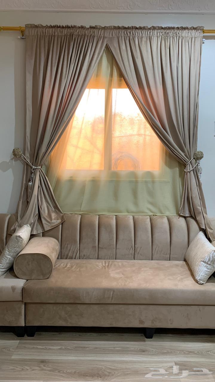 السلام عليكم عندي كنب للبيع معا الطاوله64614584104707110