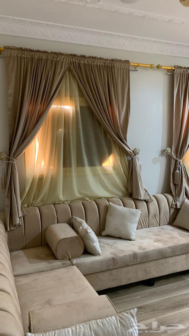 السلام عليكم عندي كنب للبيع معا الطاوله64614584104707114