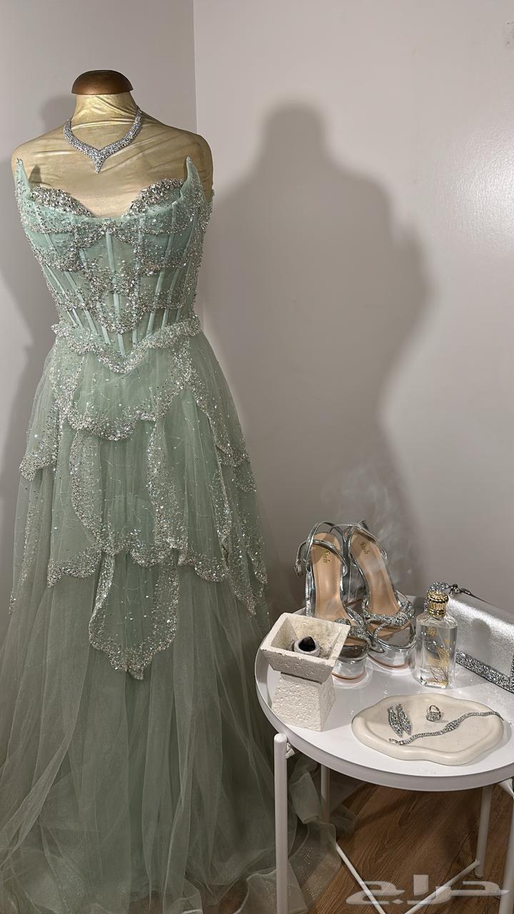 فستان شبه جديد -استعمال ساعات فقط -سعره600 (برخص لك سعر)64614110902273113