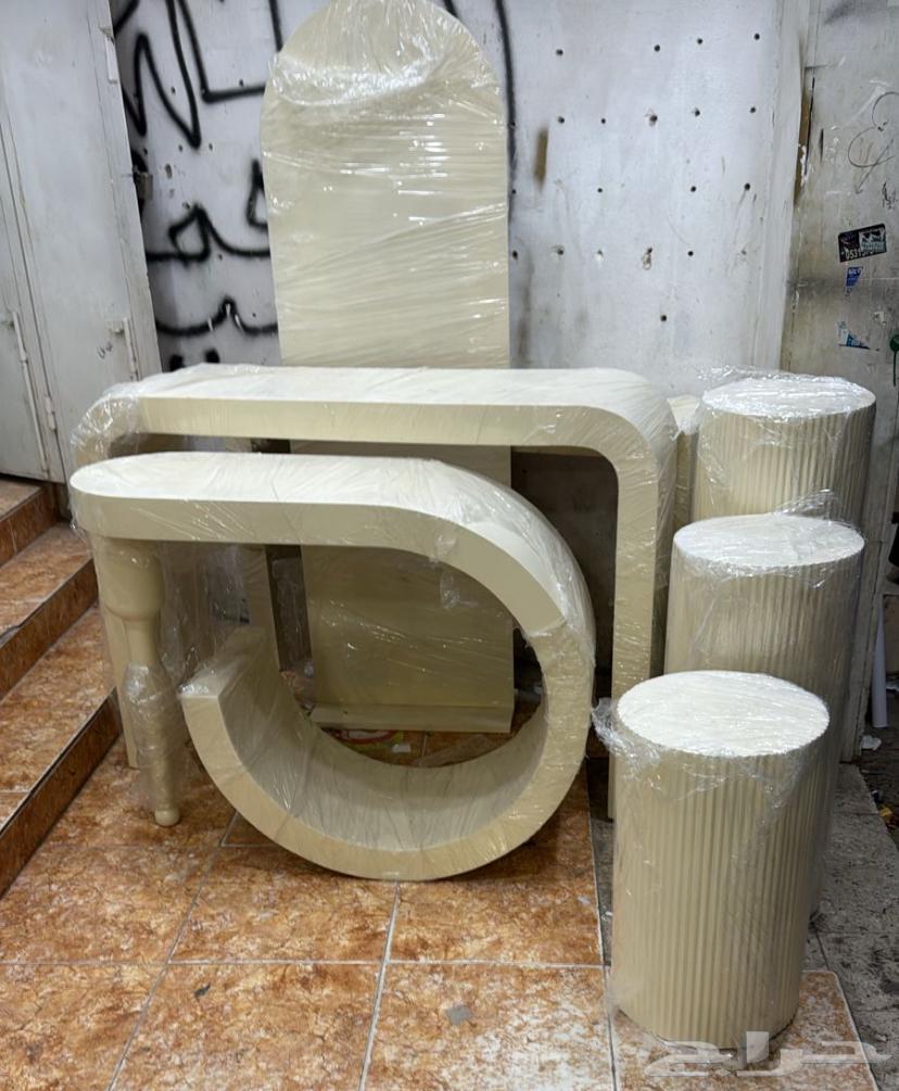 Custom-made tables64158978462978110