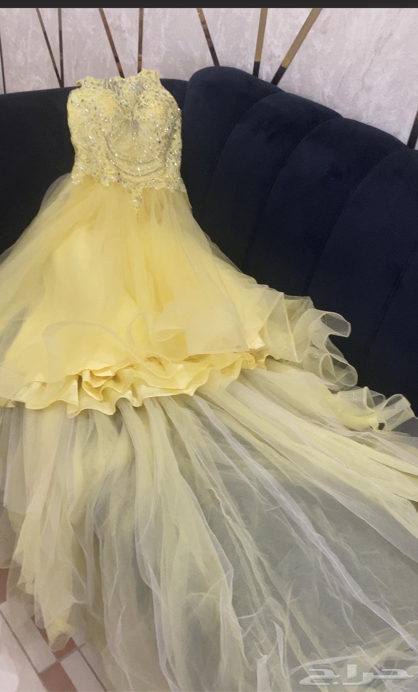 فستان سمول اصفر منفوش قصير وله ذيل طويل64610404857985110