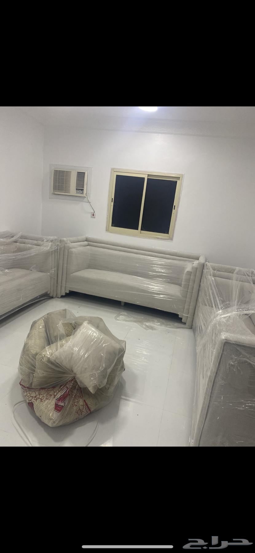 كنب وطاولات للبيع64612847213570110