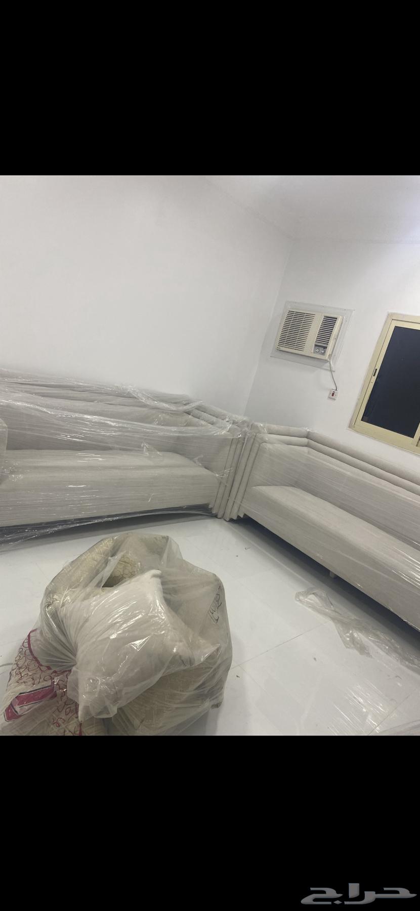 كنب وطاولات للبيع64612847213570111