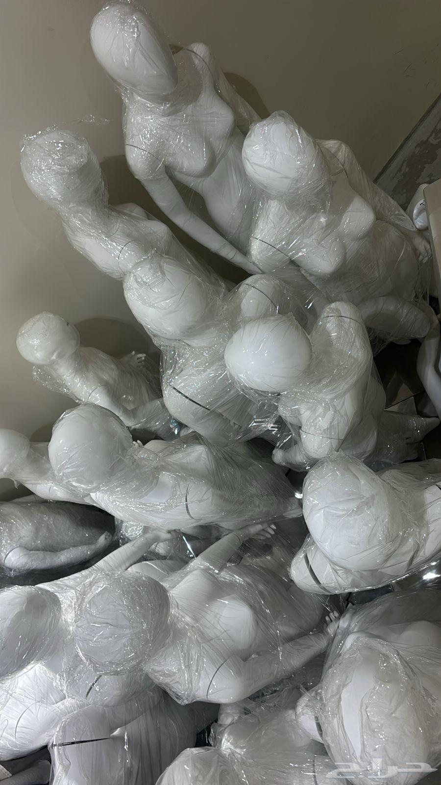 ابيض بقاعده فضي جميع الملحقات موجوده ونظيفه مانيكان64615855936514110