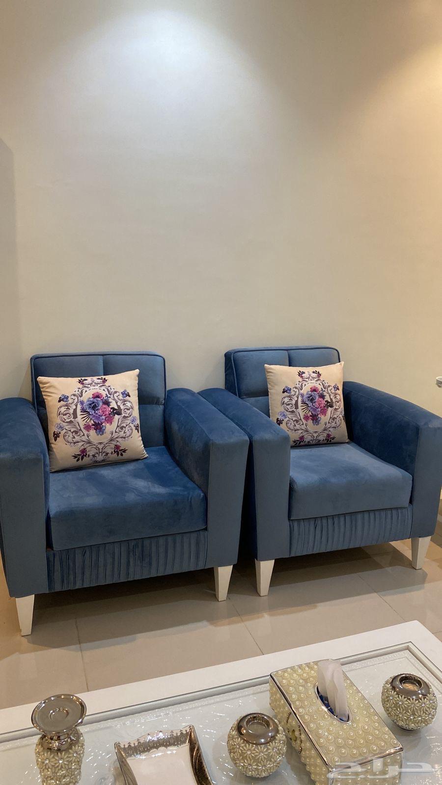 Luxury Living Room Sofa Set with Two Side Tables in Excellent Condition64615128025090110