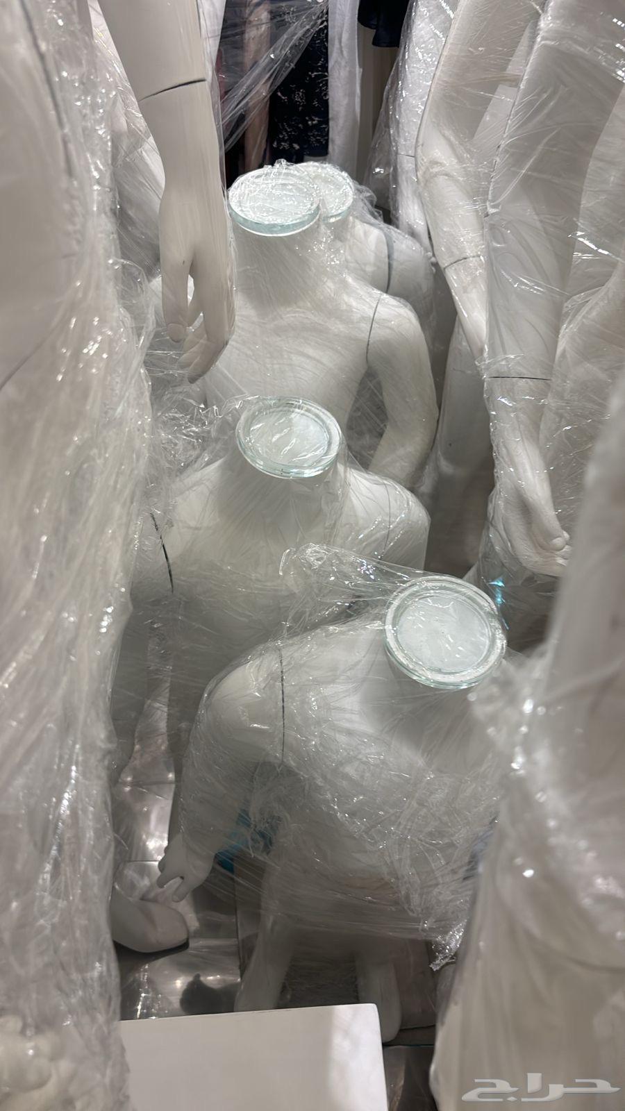 ابيض بقاعده فضي جميع الملحقات موجوده ونظيفه مانيكان64615855936514112