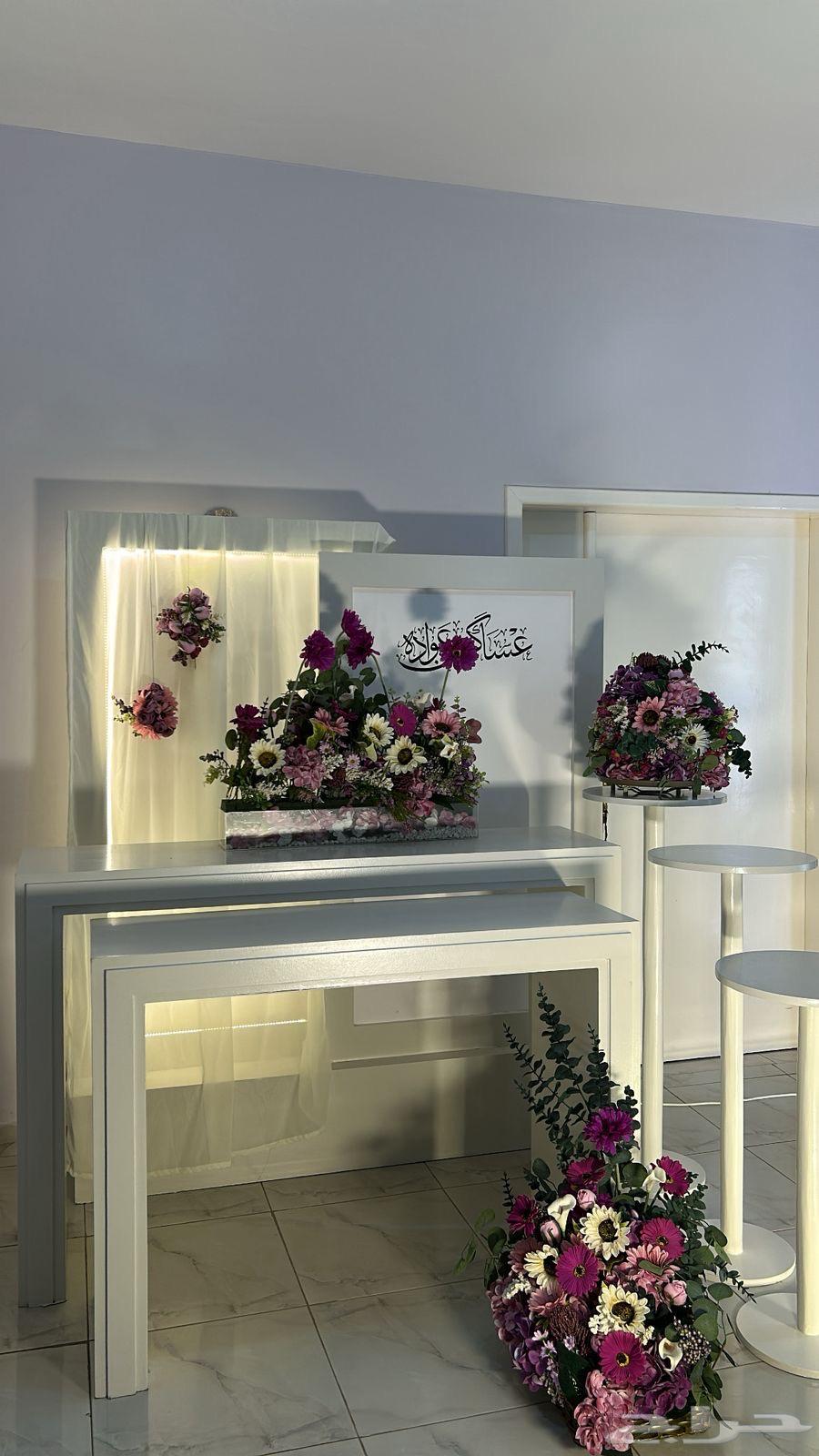 Reception tables and display screen64611292532227113
