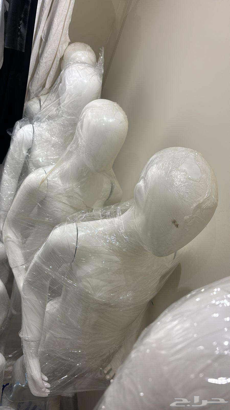 ابيض بقاعده فضي جميع الملحقات موجوده ونظيفه مانيكان64615855936514111