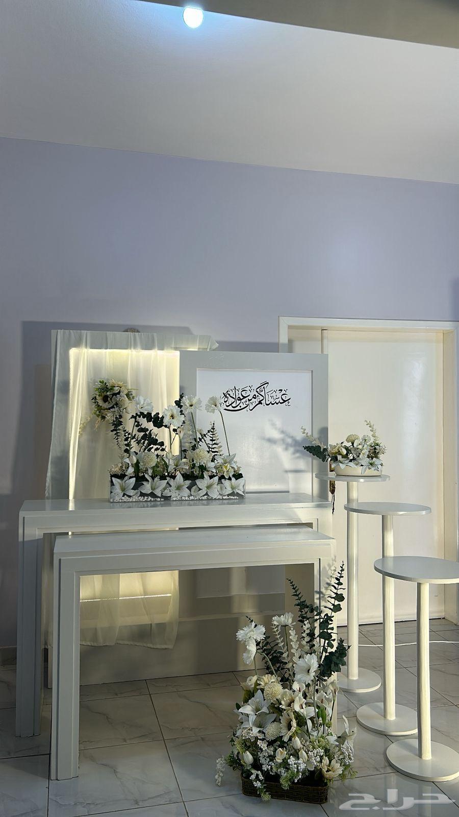Reception tables and display screen64611292532227114