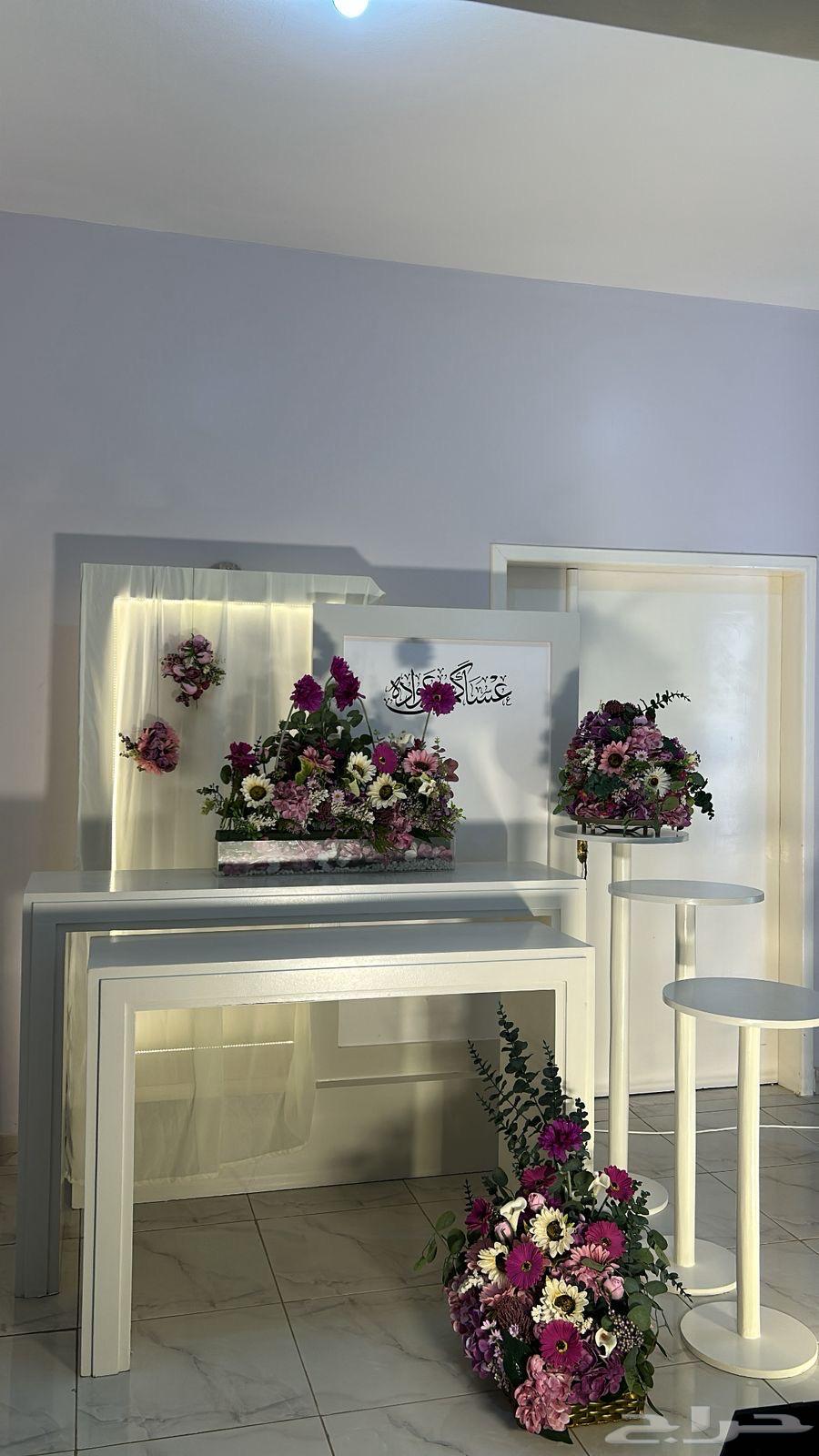 Reception tables and display screen64611292532227111