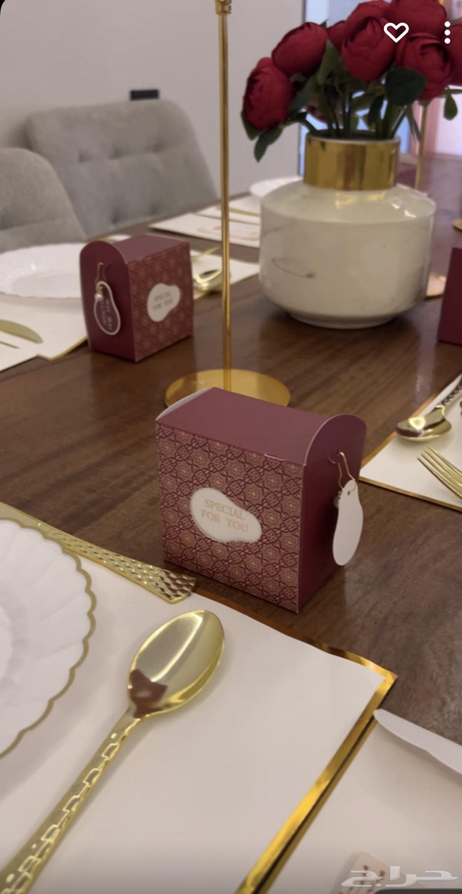 طاولة طعام فخمه من هوم سنتر64606761304578111