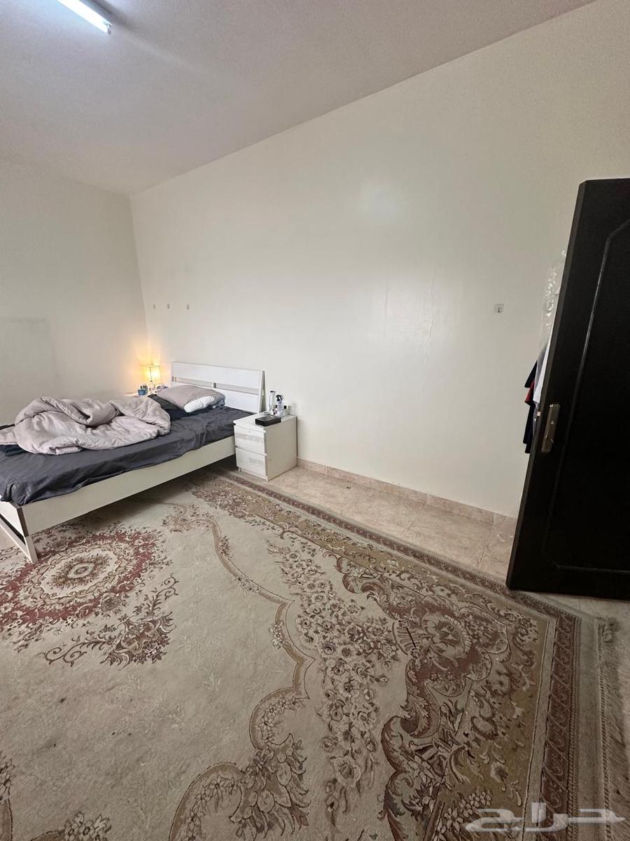 سرير   مرتبه   2 ستاند   مكيف   كنب   فرشه كبيره.64612847253250110