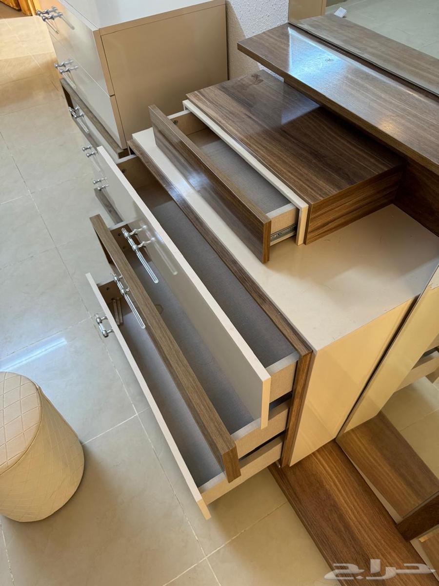 للبيع غرفت نوم نضيفه جدا64609112897921113