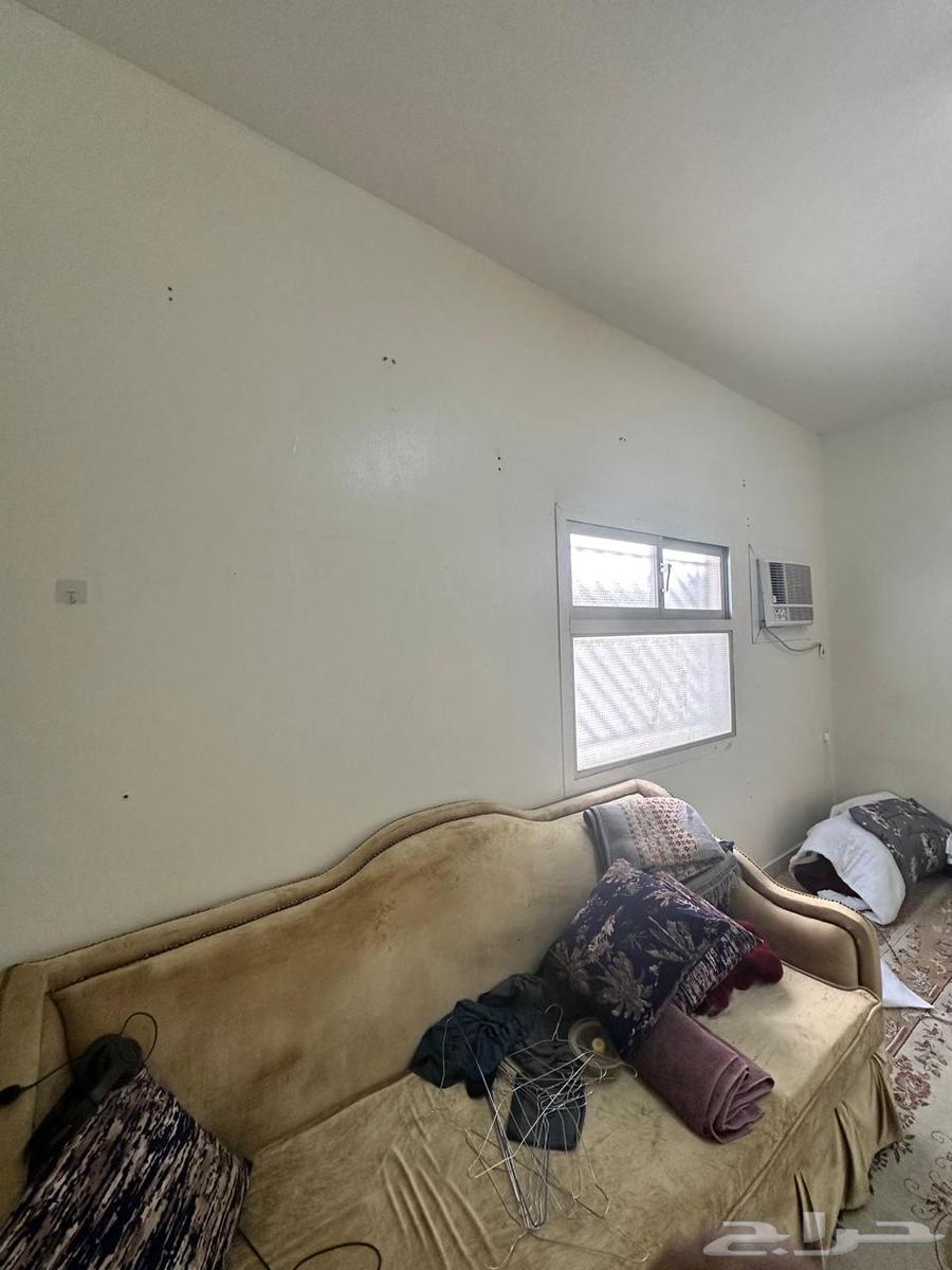 سرير   مرتبه   2 ستاند   مكيف   كنب   فرشه كبيره.64612847253250111