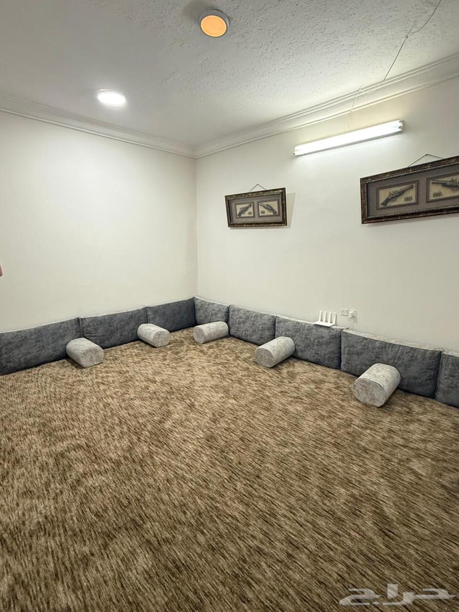 اثاث مستعمل   مجلس عدد 13 تكاية ظهر و 8 مراكي نظيف جدا64614954730113110