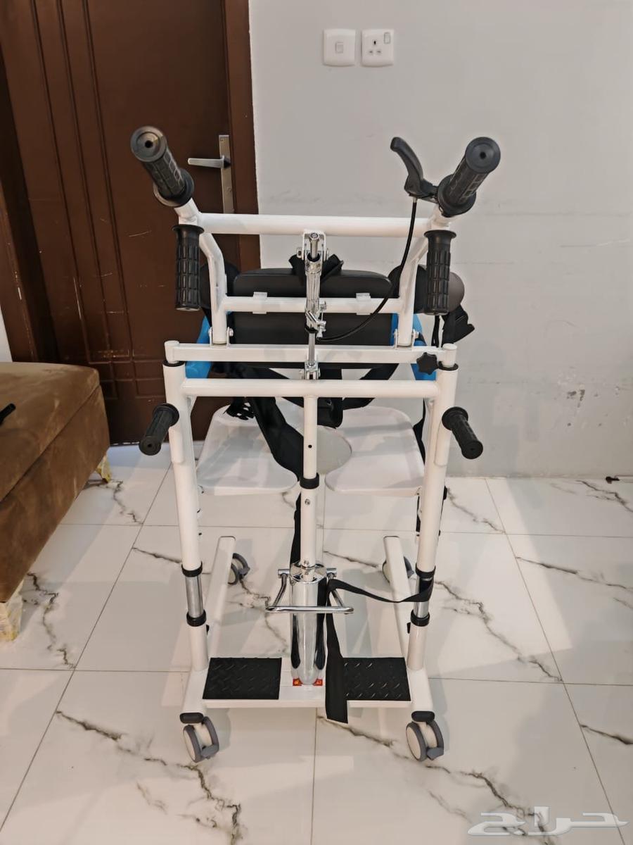كرسي متحرك ورافعه للمريض بمرحاض وطاولة طعام لذوي الاحتياجات64613386976257112