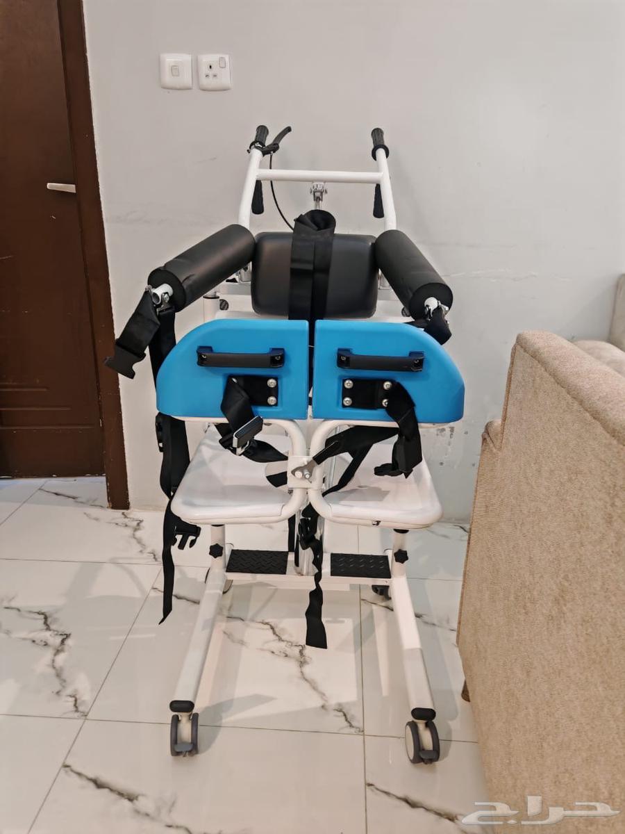 كرسي متحرك ورافعه للمريض بمرحاض وطاولة طعام لذوي الاحتياجات64613386976257111