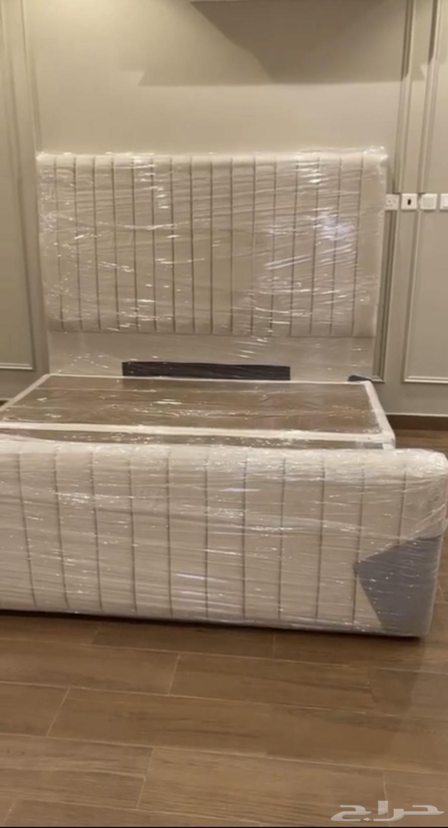 سرير مودرن شبه جديد استخدام نظيف جدا64611841996034111