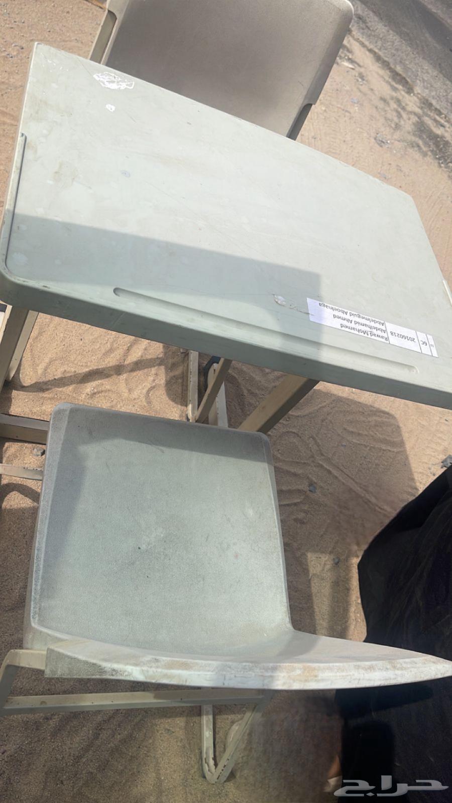 كرسي مع طاوله للمدارس 30 كرسي وطاول للبيع نضيفه بدون كسور64624340024835110