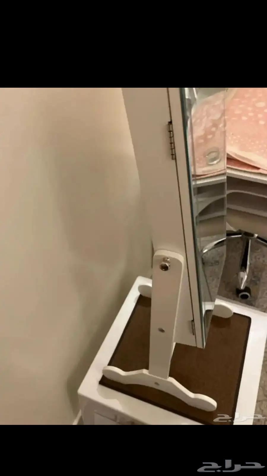 مرايه حجم وسط جميله ونظيفه وجديده مافيها ولا خدشه64620217668225113