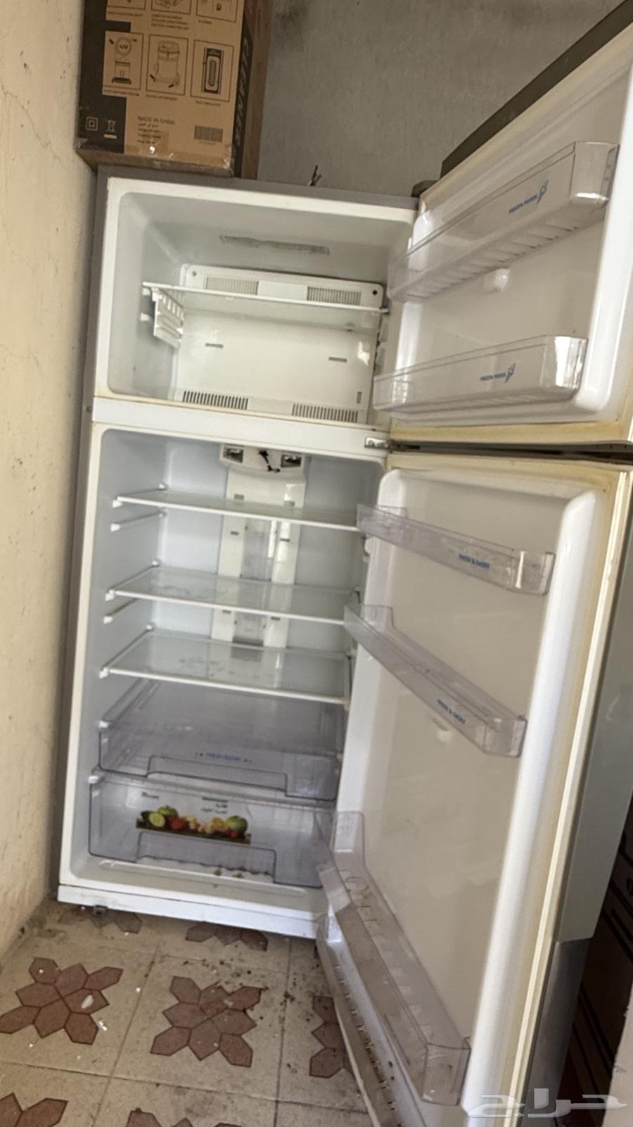 ثلاجه استخدام خفيف نظيفه مافيها اي عيب64621517521537112