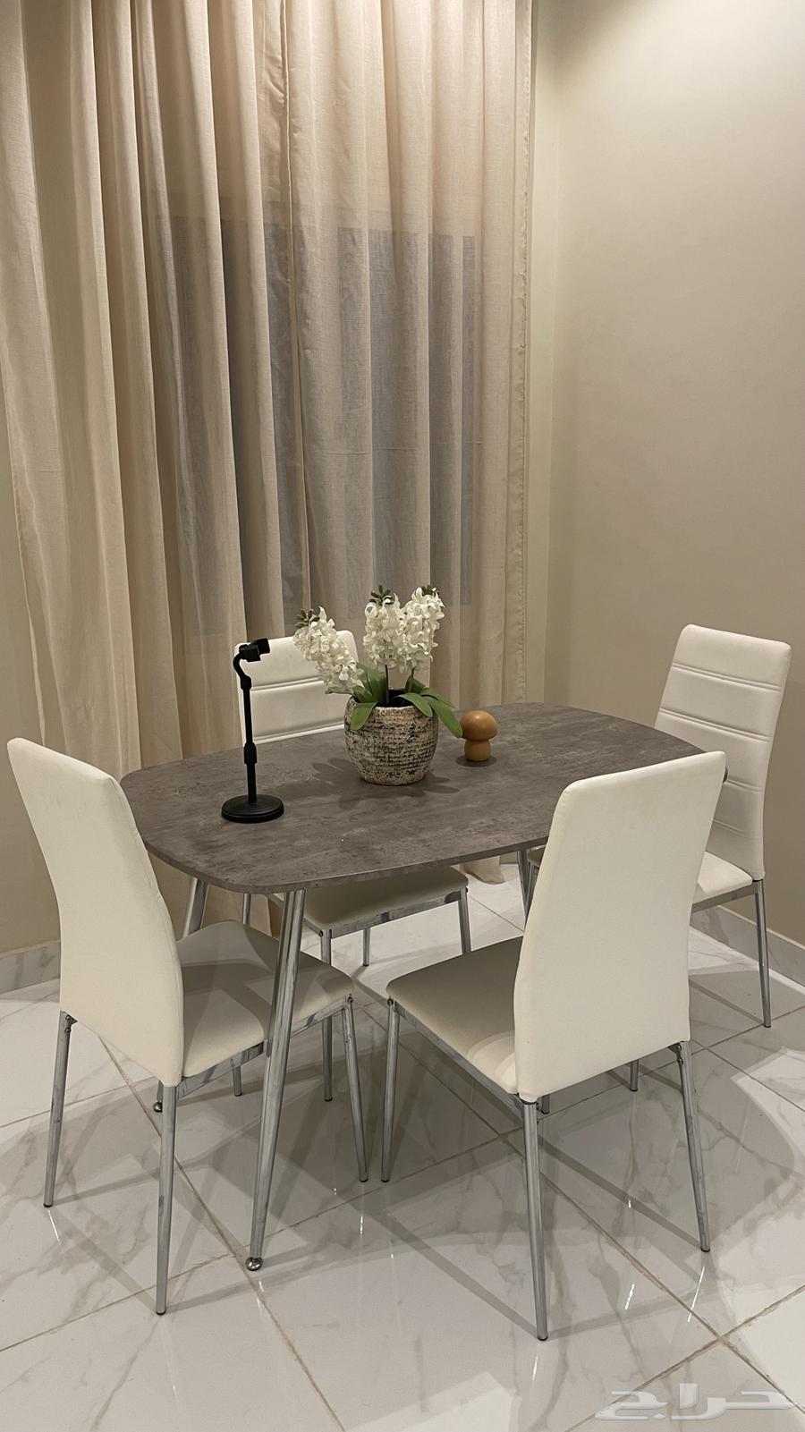 Dining Table64620767384194110