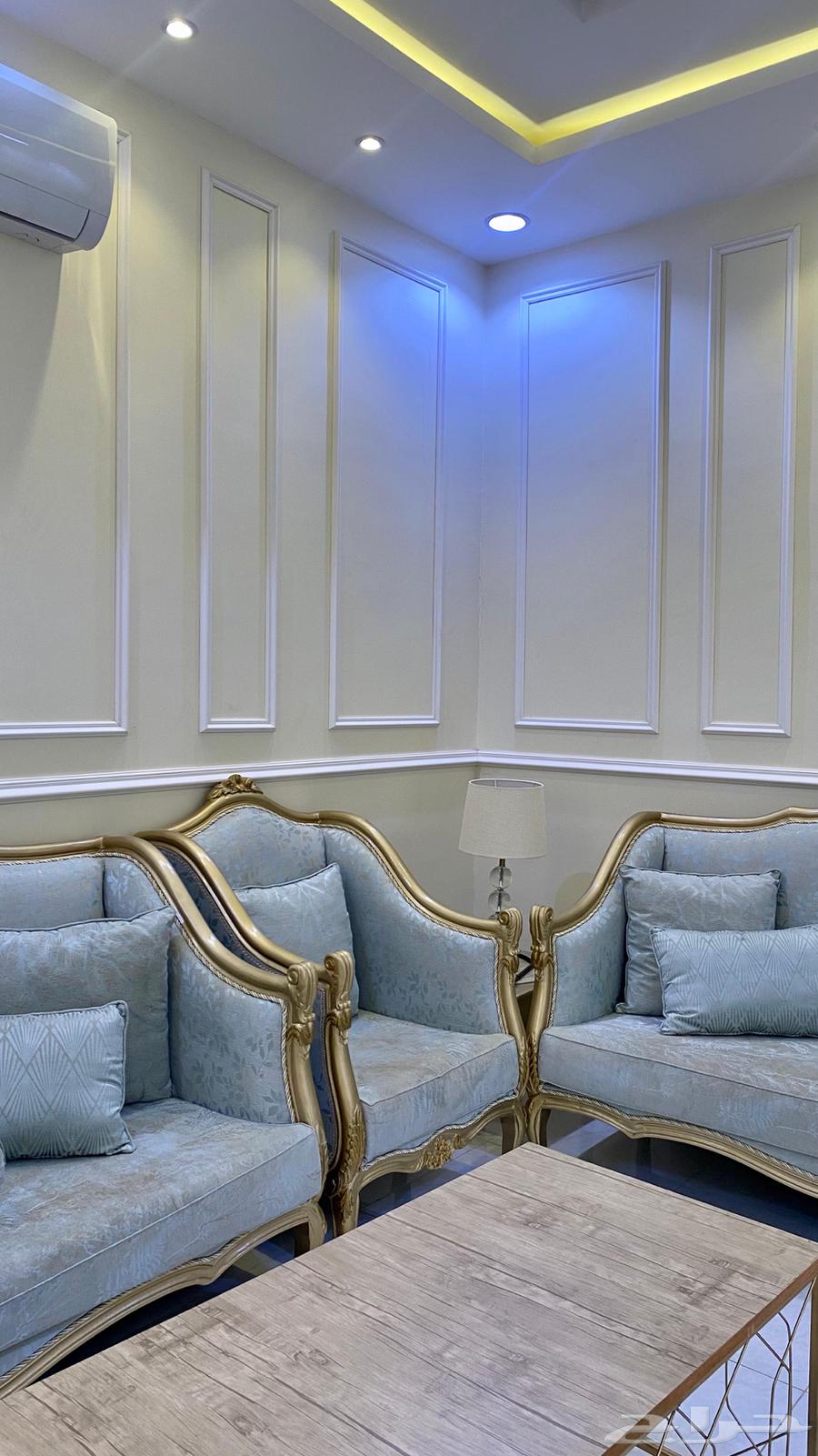 كنب كلاسيكي نظيف64620442269058114