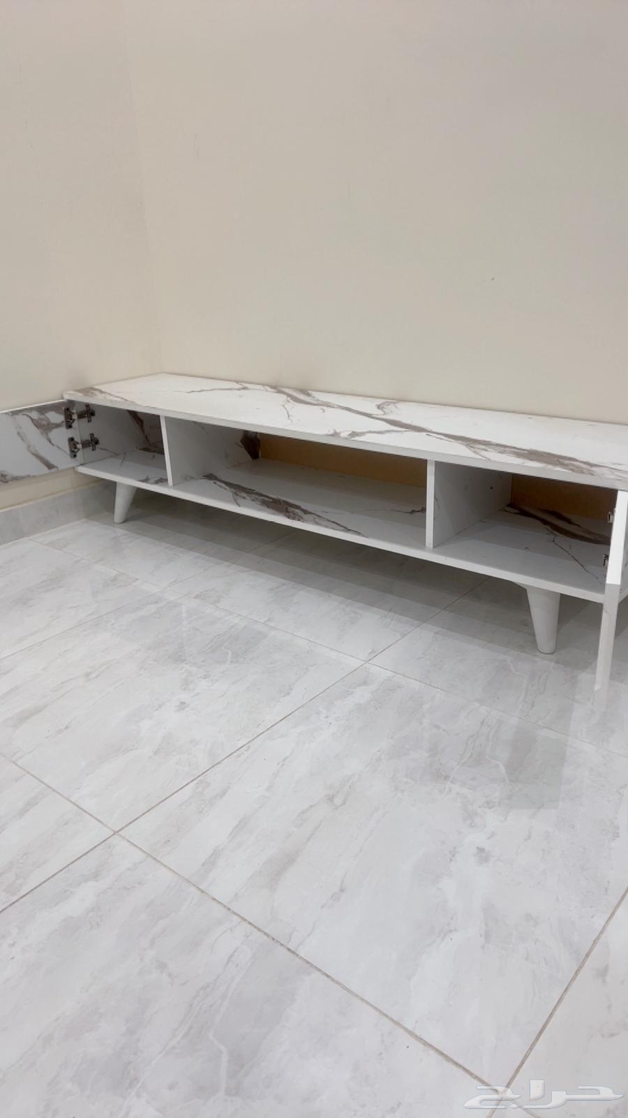 طاوله تلفزيون جديده خاليه من العيوب تماما64617601969667111