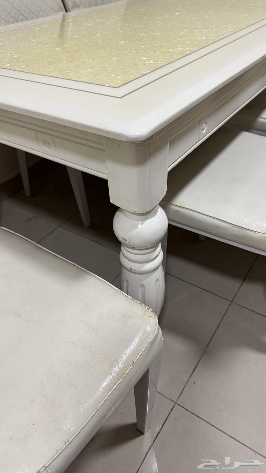 طاولة طعام للبيع64616542095619110