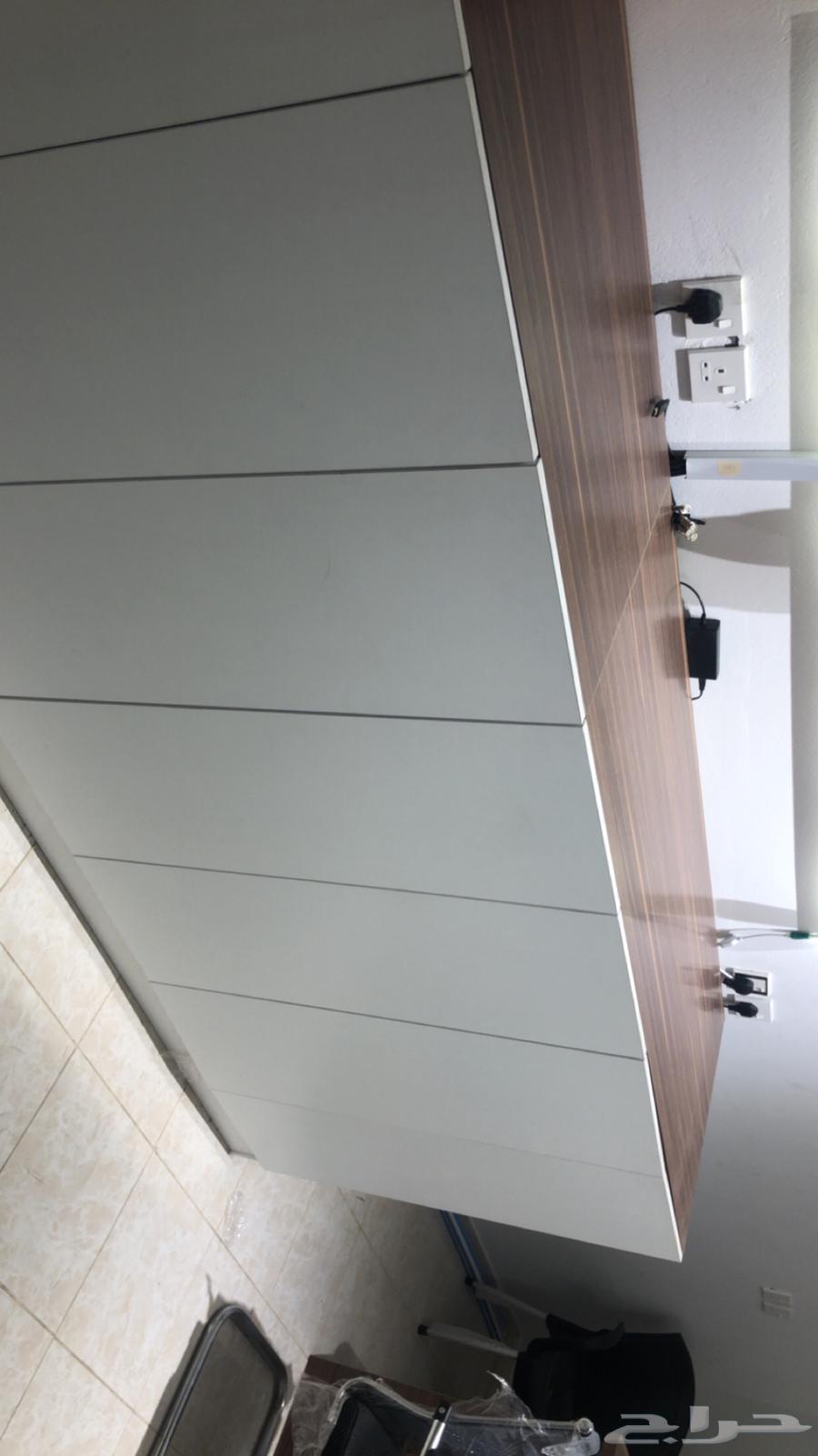 مكتب مع وداليب للتخزين للبيع64619405505154113