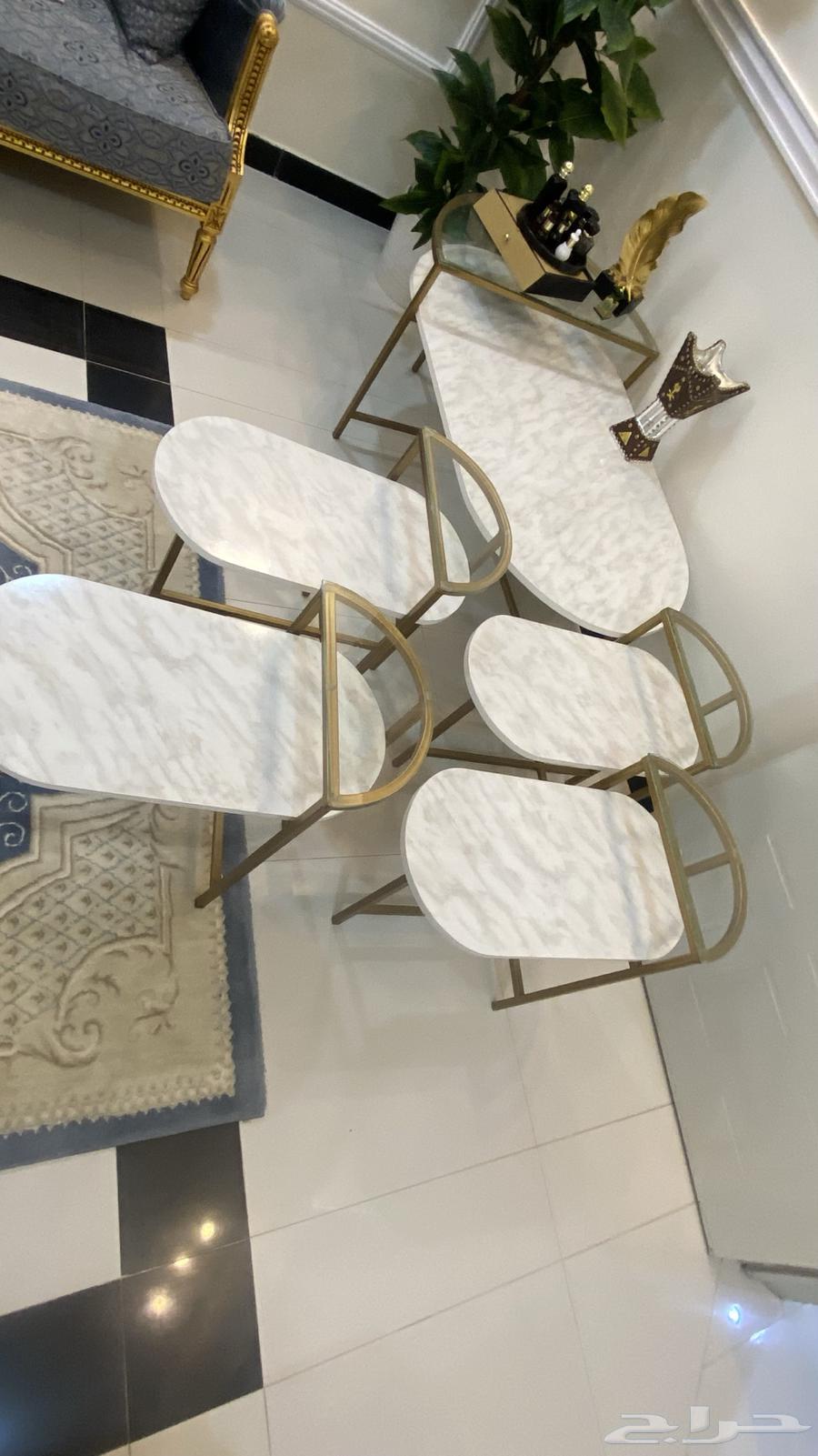 للبيع شاشة سمارات وطقم طاولة وكنب64623269339138113