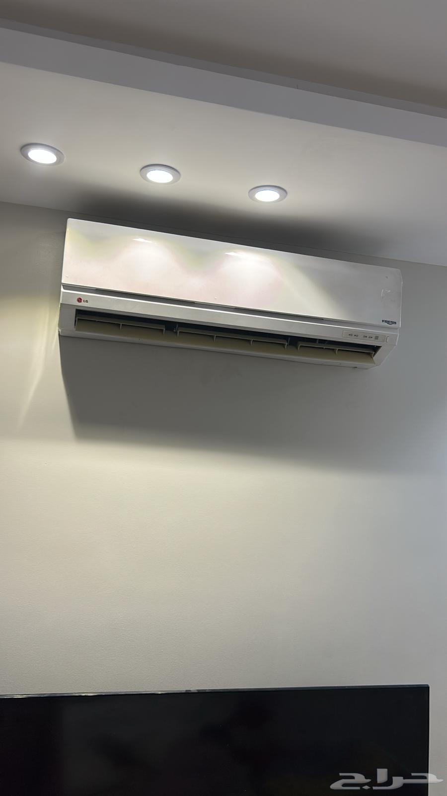 New Split Air Conditioner, Used for Only One Month64618227246211112