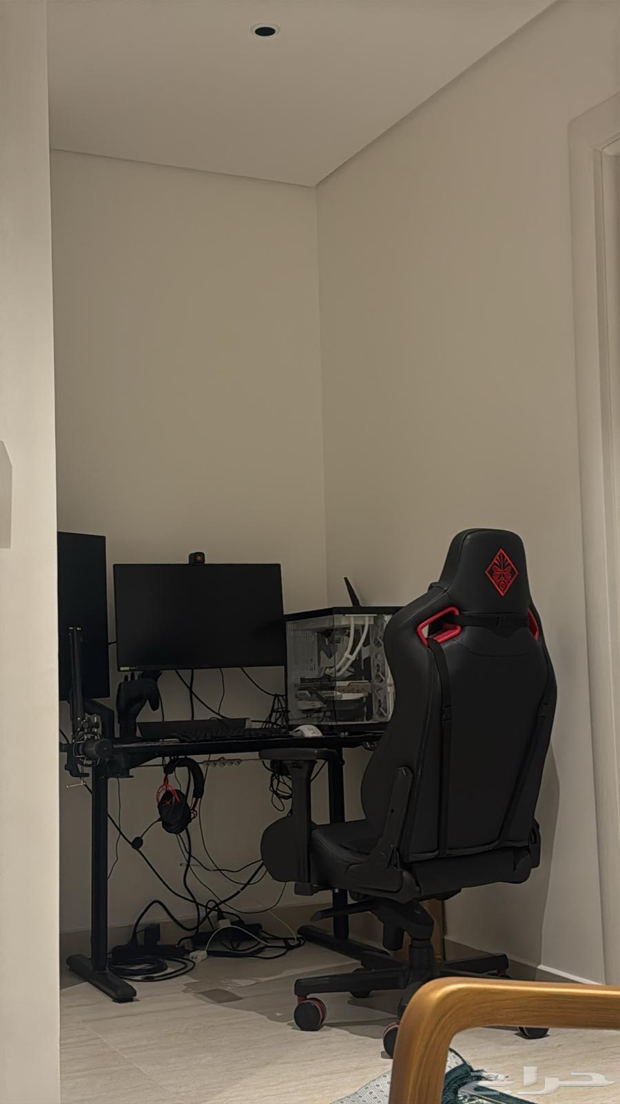 كمبيوتر قيمنق احترافي مع شاشات وطاولة وكرسي   كامل64624744621185110