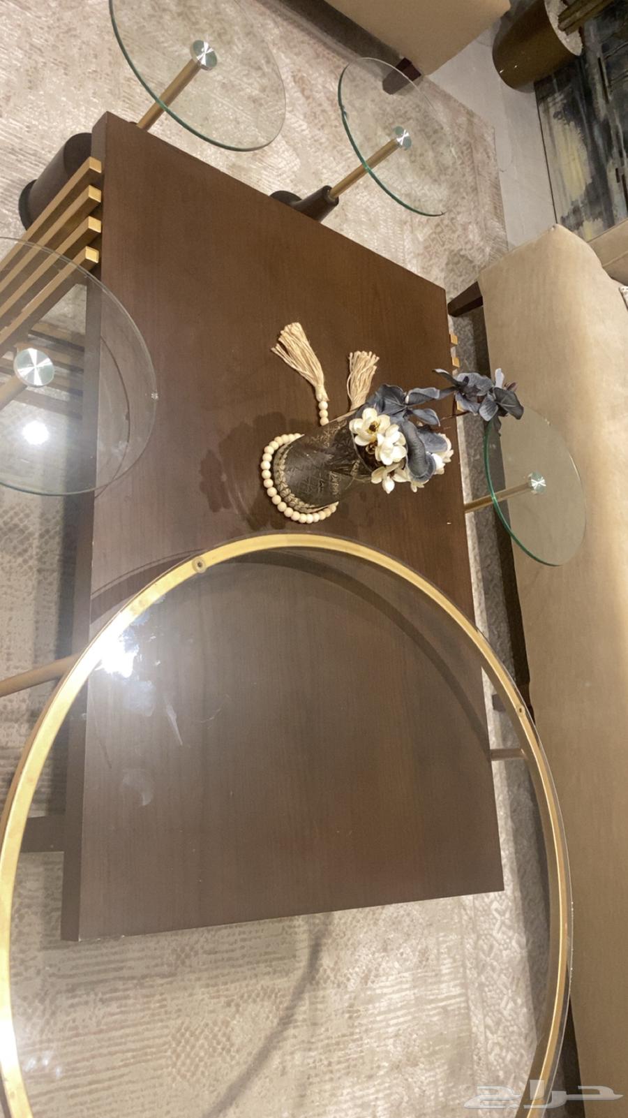 طاولات شبه جديده64617700276994112