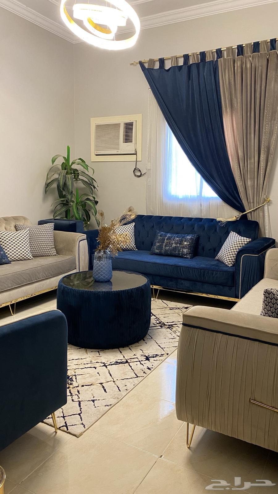 كنب مجلس فخم نظيف للبيع64617050569474110