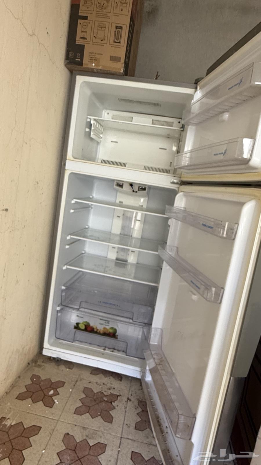 ثلاجه استخدام خفيف نظيفه مافيها اي عيب64621517521537111