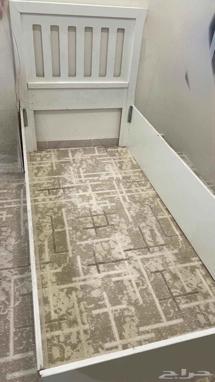 سرير بحاله جيده خالي من الكسور يحتاج تفصيل بلكاشه.64620942526721110